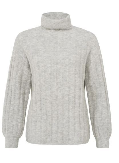 Rib stitch sweater with high neckline