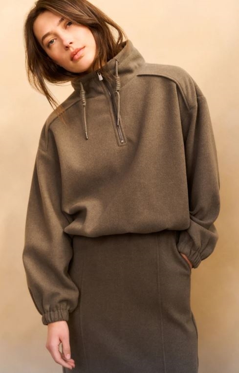 Sweatshirt With Balloon sleeves and Zip Collar