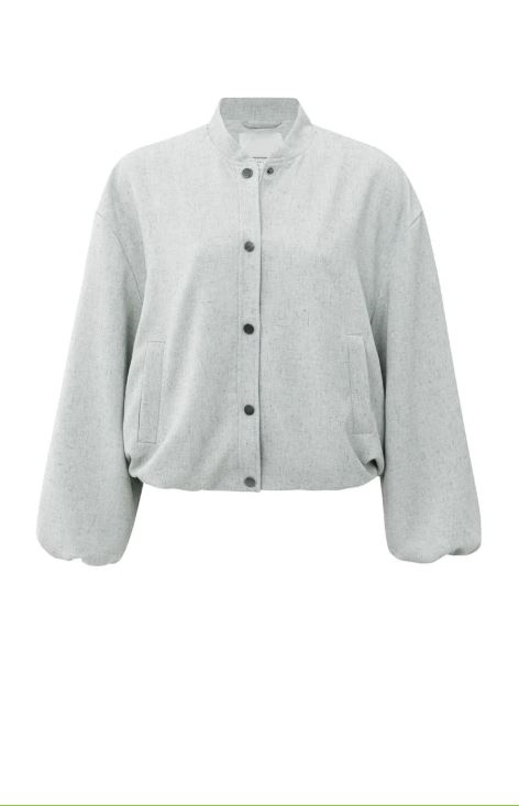 Jacket with balloon shape and snap buttons