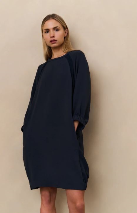 Raglan dress with round neck and tonal inserts