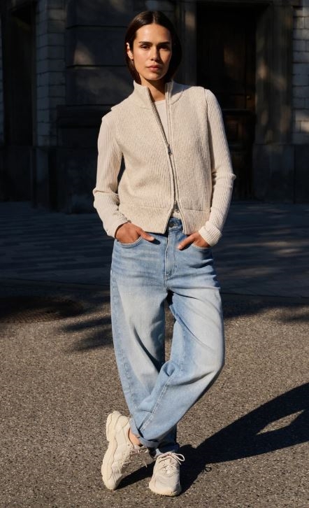 High waist jeans met losvallende pasvorm en lichte wassing