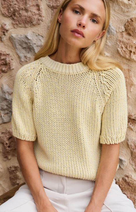Chunky knit sweater with short sleeves and round neck
