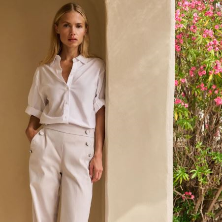 Blouse met korte omgeslagen mouwen en kraag