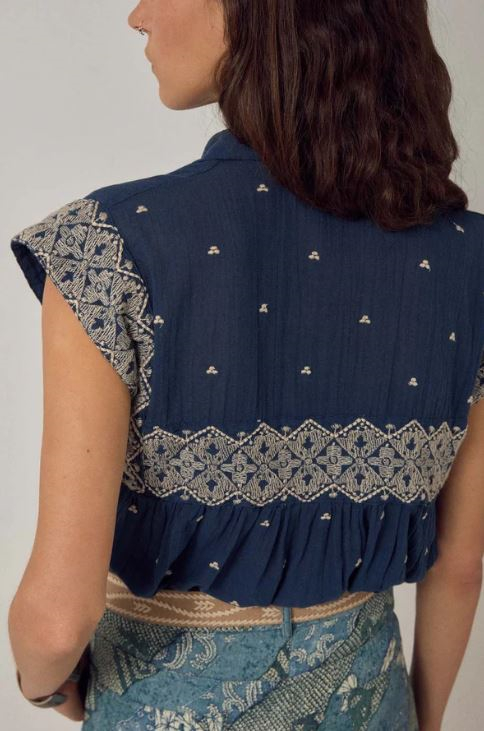 Karina Sleeveless Shirt