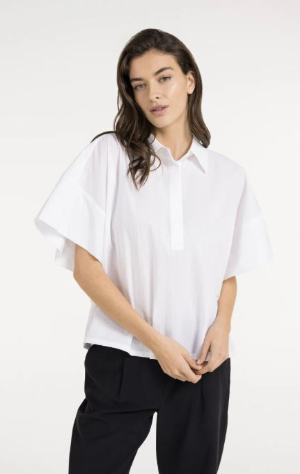 Blouse with sleeve detail