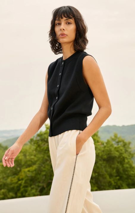 Sleeveless cardigan with buttons