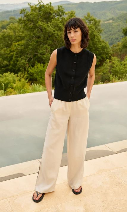 Sleeveless cardigan with buttons